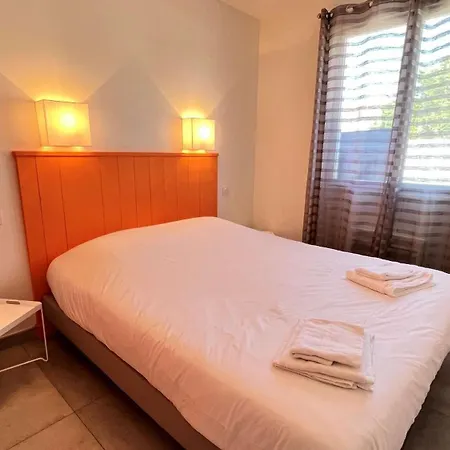 Βίλα Superbe Avec Piscine Chauffee, Proche