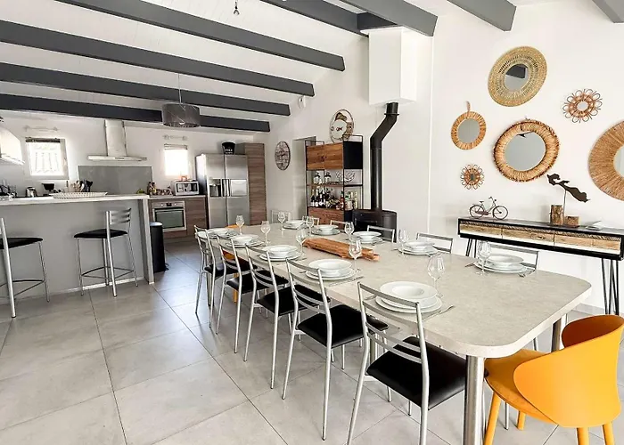 Superbe Avec Piscine Chauffée, Proche Villa